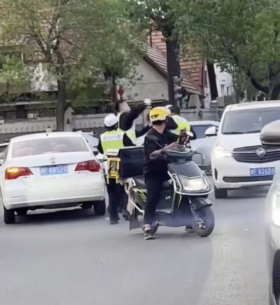 交警暴力事件引發(fā)關(guān)注，探尋自然美景才是內(nèi)心真正的歸宿